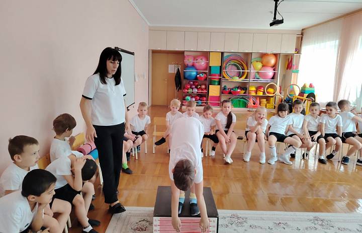 Воспитанники дошкольных учреждений Лабинского района продолжают знакомство с Всероссийским физкультурно-спортивным комплексом «Готов к труду и обороне»